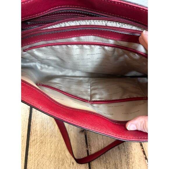 MICHAEL KORS Women’s Frame Out Jet Set Large Tote / Cherry Red - Picture 9 of 15